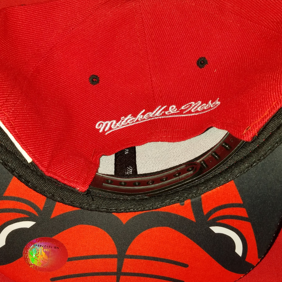 COPY - Chicago Bulls Baseball Cap by Mitchell & Ness - Picture 3 of 3